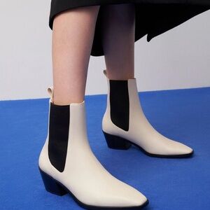 MICHAEL Michael Kors

Kinlee Bootie Size 7 Heel Height 2” NIB